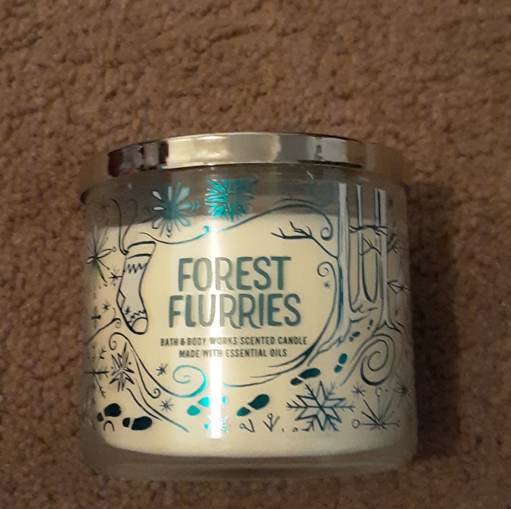 Bath and Body Works 3 Wick Candle-Forest Flurries